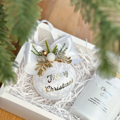 Christmas Bauble and Candle gift set- Gold Christmas Bauble and Candle gift set Gabificent