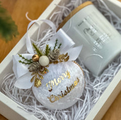 Christmas Bauble and Candle gift set- Gold Christmas Bauble and Candle gift set Gabificent