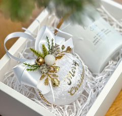 Christmas Bauble and Candle gift set- Gold Christmas Bauble and Candle gift set Gabificent