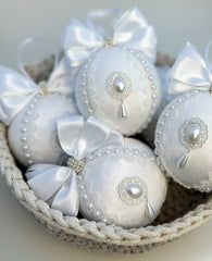 Christmas Baubles - White- Set of 6 Christmas Baubles - White- Set of 6 Gabificent