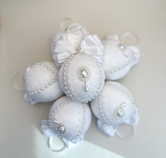 Christmas Baubles - White- Set of 6 Christmas Baubles - White- Set of 6 Gabificent