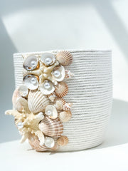 Indoor plant pot with shells