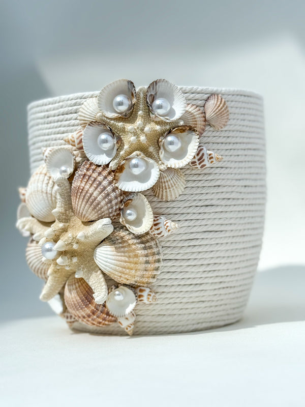 Indoor plant pot with shells