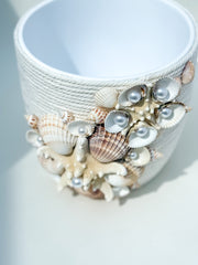 Indoor plant pot with shells