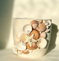 Indoor plant pot with shells