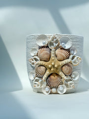 Indoor plant pot with shells