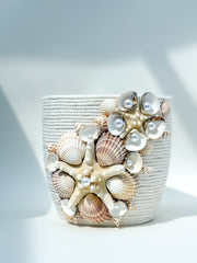 Indoor plant pot with shells