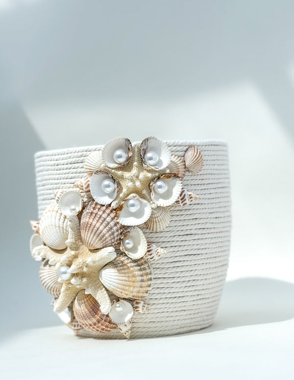 Indoor plant pot with shells