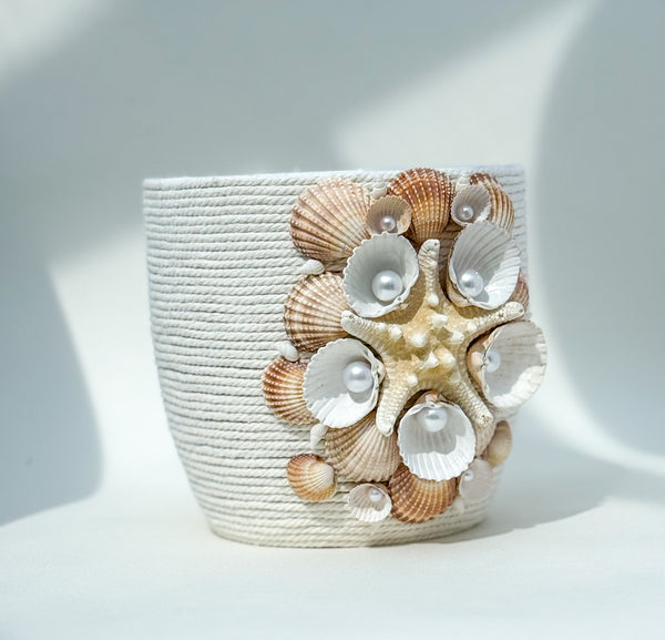 Indoor plant pot with shells