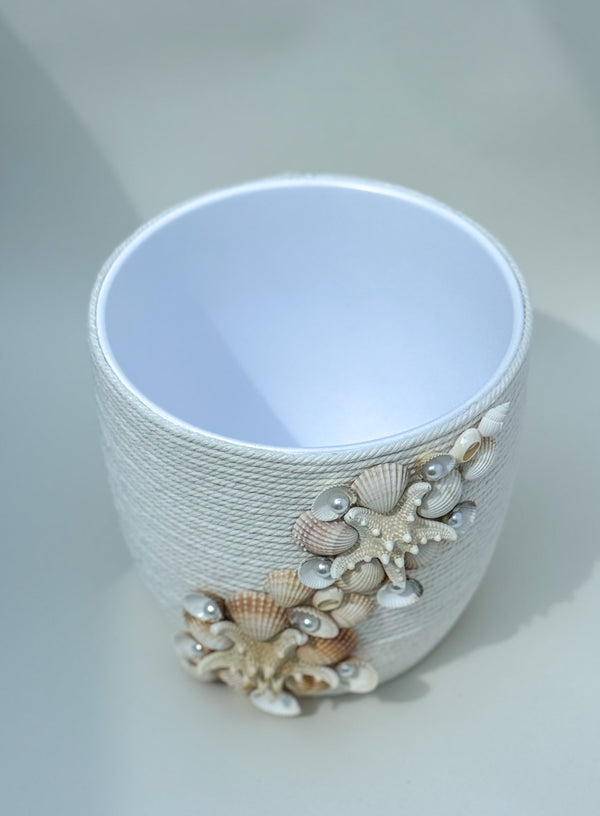 Indoor plant pot with shells