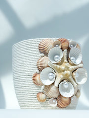 Indoor plant pot with shells