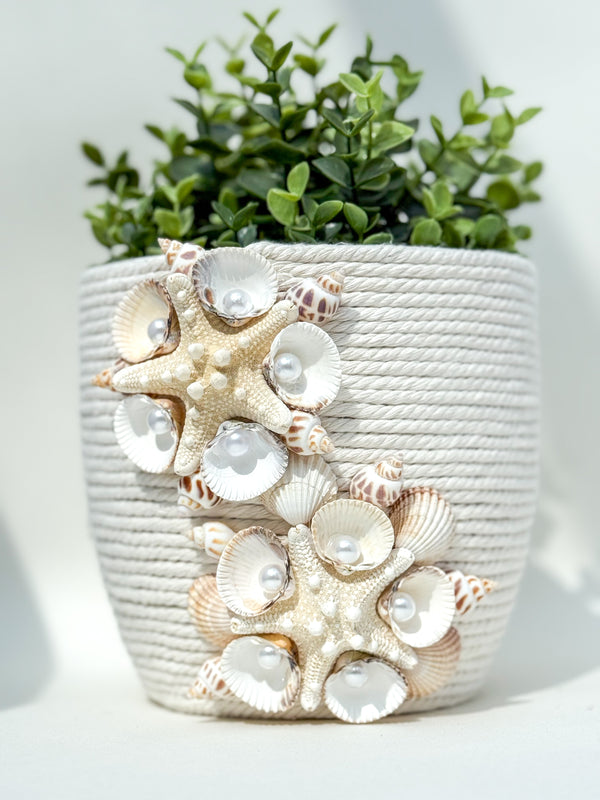 Indoor plant pot with shells