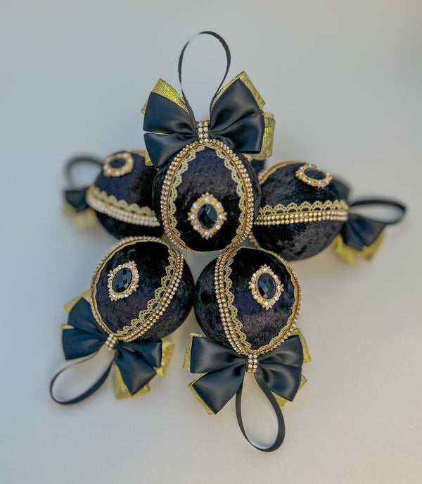 Christmas Baubles - Black - One Piece Gabificent