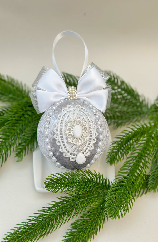 Christmas Baubles - Silver- One Piece Gabificent