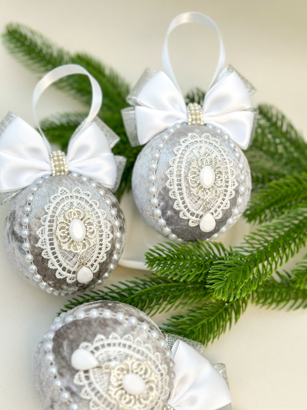 Christmas Baubles - Silver- One Piece Gabificent