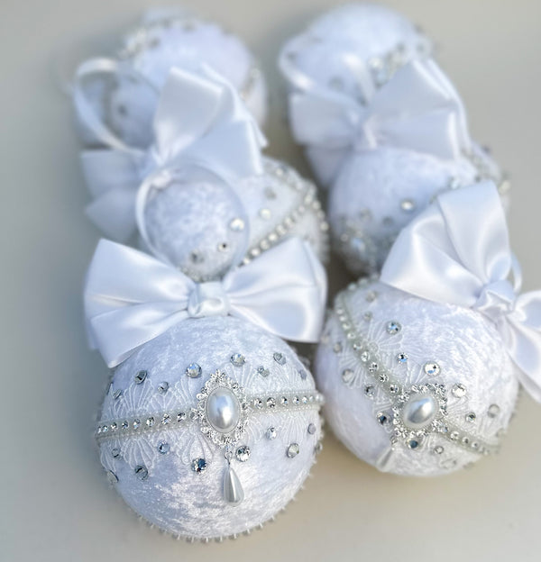 Christmas Baubles - White - set of 6 - Gabificent