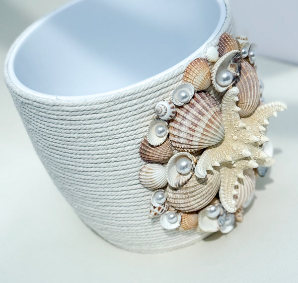 Indoor plant pot with shells