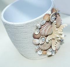 Indoor plant pot with shells