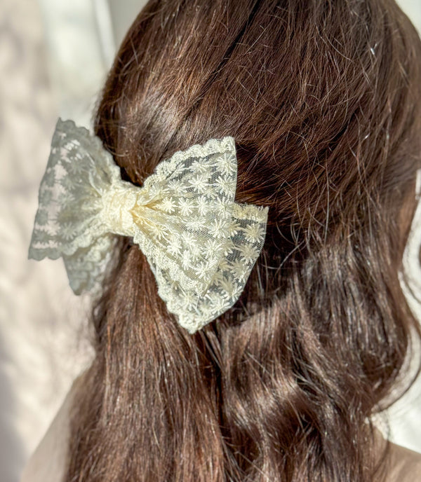 Large lace hair bow “Cream”