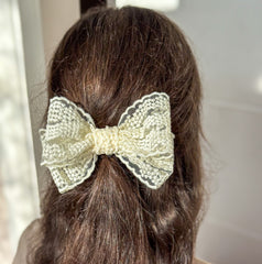 Large lace hair bow “Cream”