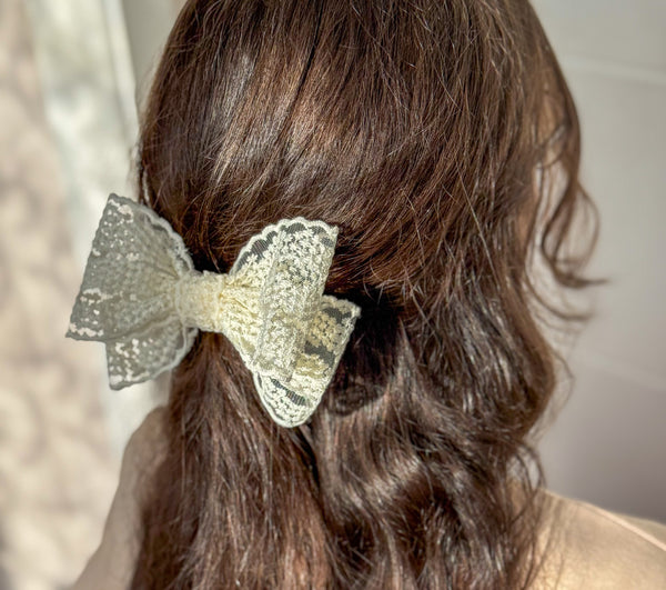 Large lace hair bow “Cream”