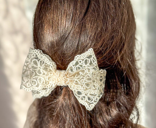 Large lace hair bow “Cream”