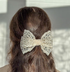 Large lace hair bow “Cream”
