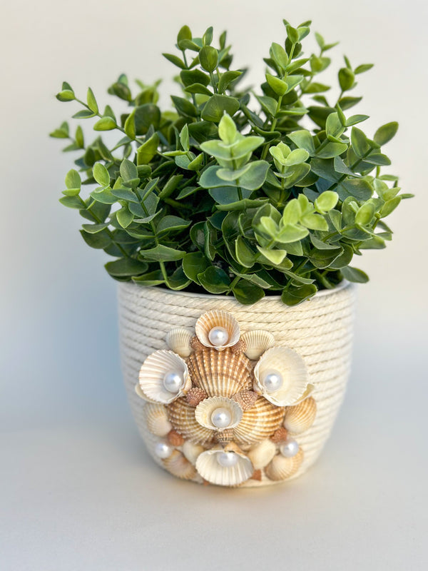 Indoor plant pot with shells Gabificent