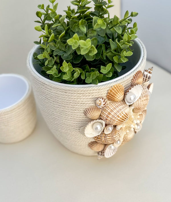 Indoor plant pot with shells Gabificent