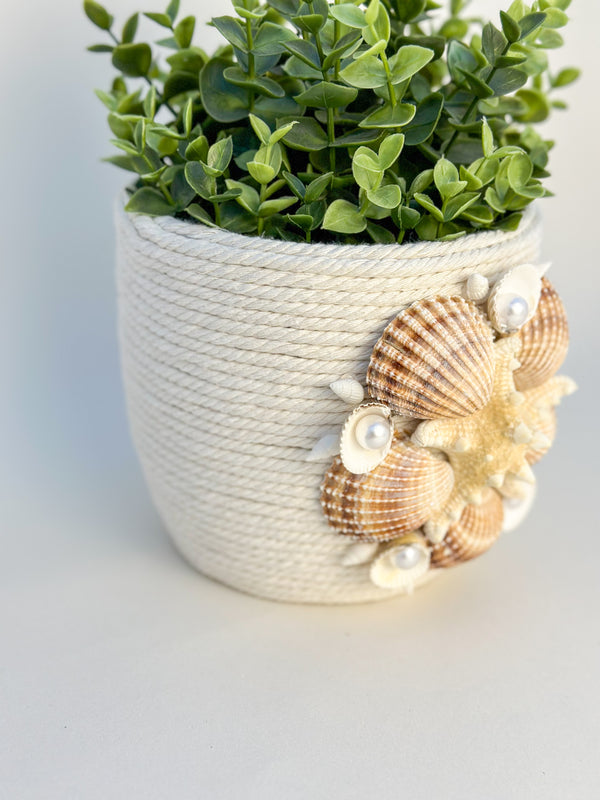 Indoor plant pot with shells Gabificent