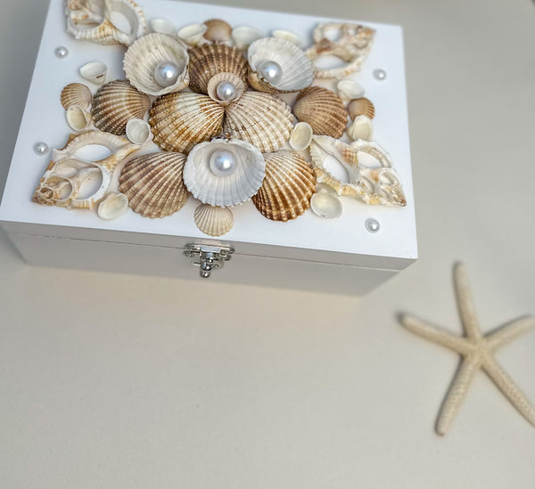 Keepsake box with seashells - Medium Gabificent