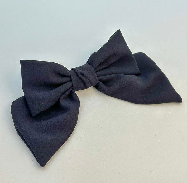 Large hair bow “Black” Gabificent