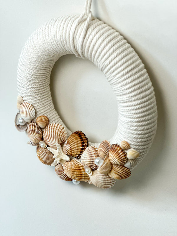 Wreath with shells and pearls Gabificent