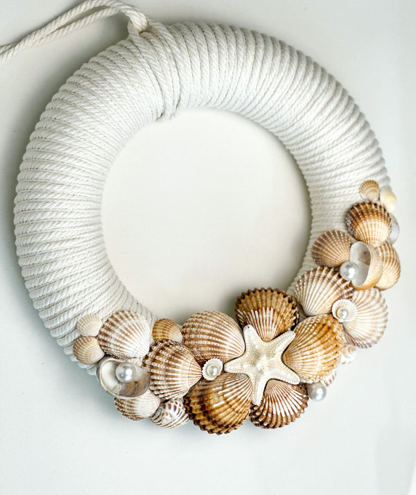 Wreath with shells and pearls Gabificent