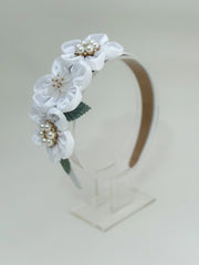Headband with white flowers Gabificent
